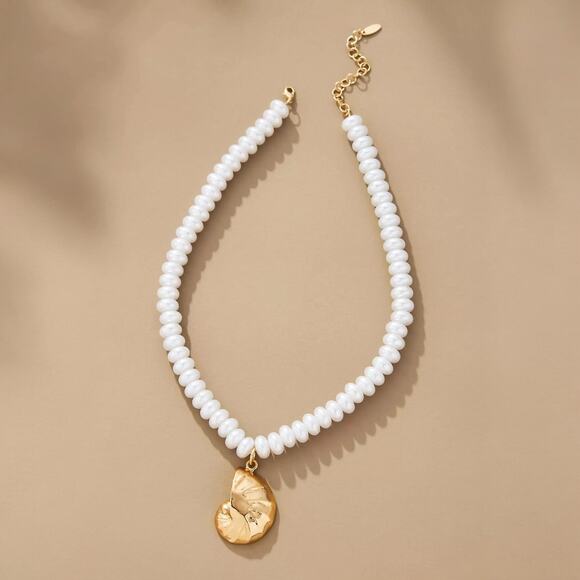 ANTHROPOLOGIE Gold Ammonite Shell Pendant Pearl Necklace Trending Beachy Boho - Picture 1 of 4